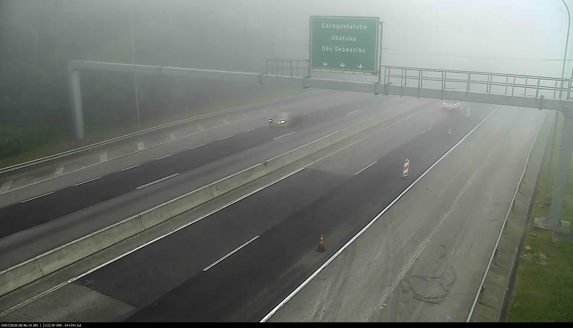 Rodovia dos Tamoios tem pontos de neblina nesta manh&atilde; de sexta (24)