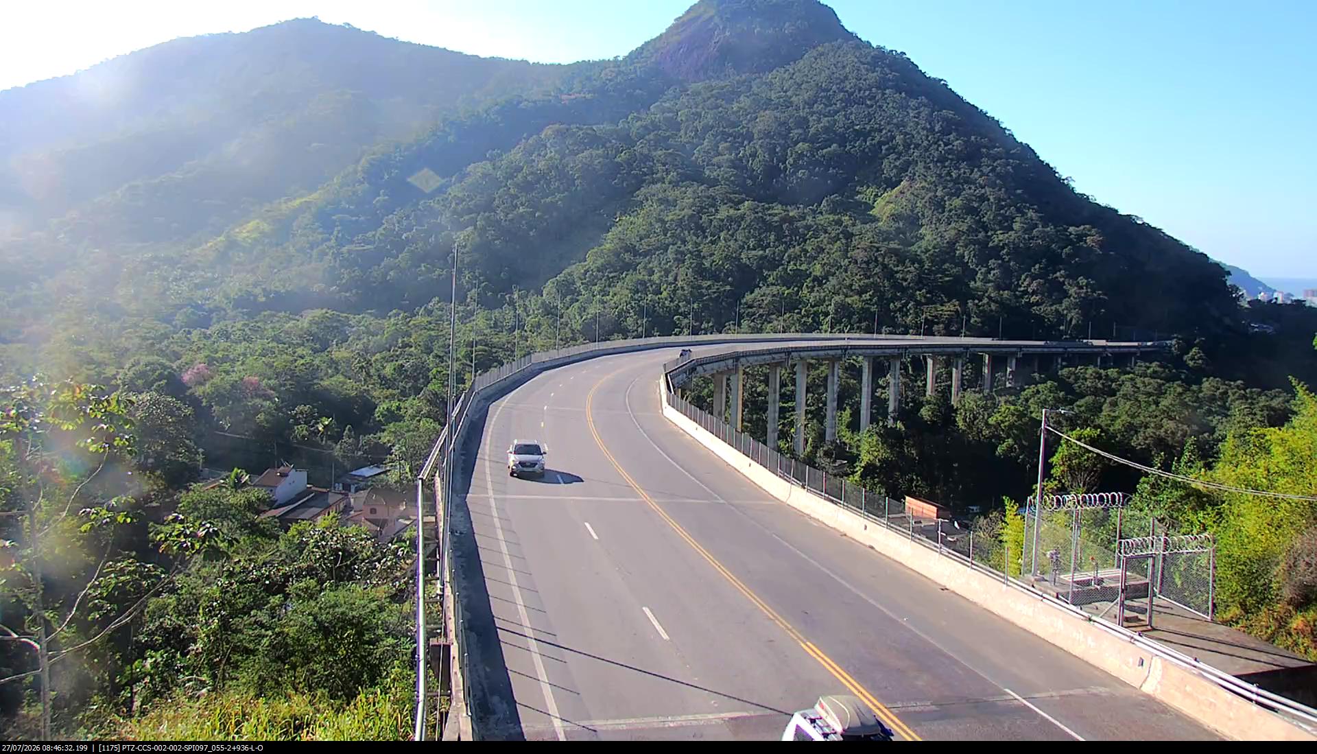 Confira como est&aacute; o tr&acirc;nsito na rodovia dos Tamoios nesta manh&atilde; de segunda (27)